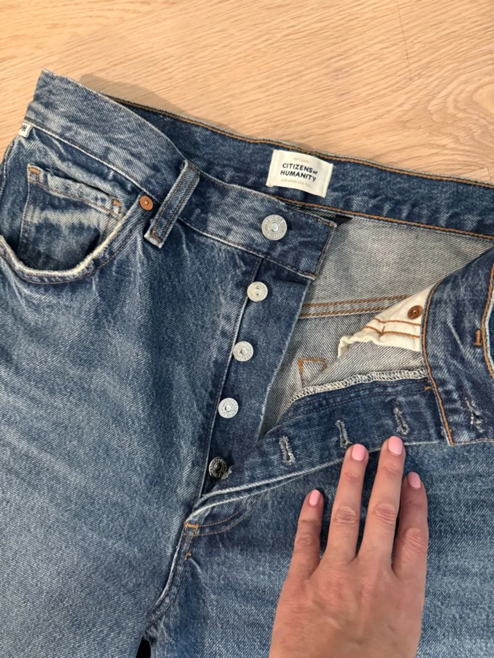Citizens Of Humanity Beverly Wide-Leg Jeans in Indigo Blue - Picture 4 of 6